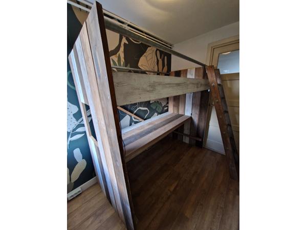 Hoogslaper met bureau