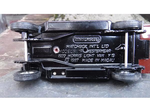 Matchbox Y19 antieke moris cowley