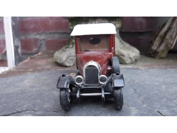 Matchbox Y19 antieke moris cowley