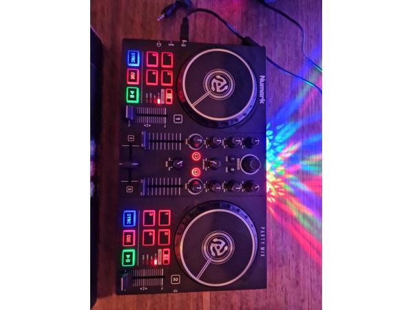 Numark Party Mix DJ Controller