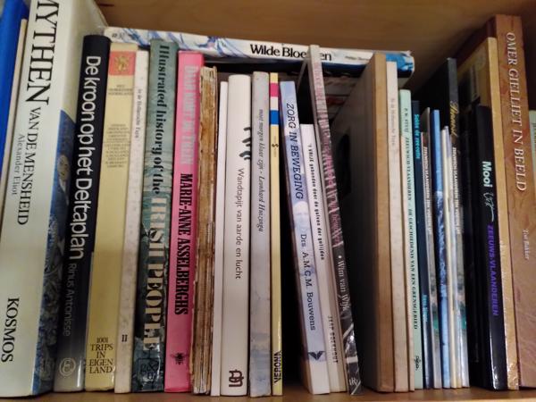 Veel boeken zowel natuur als romans