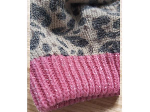 winter baret muts panterprint met roze glitter band