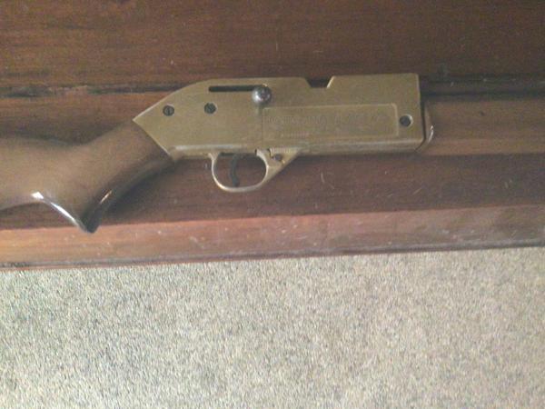 Crosman 761xl pompbuks izgst