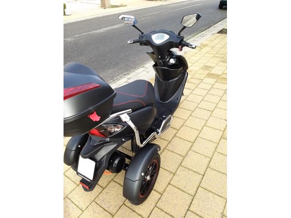 driewielige scooter move vigorous T415 voor info doorscrolle