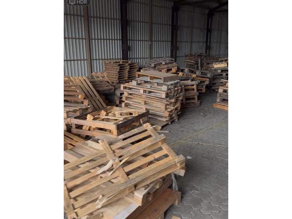 Kapotte Pallets van hout