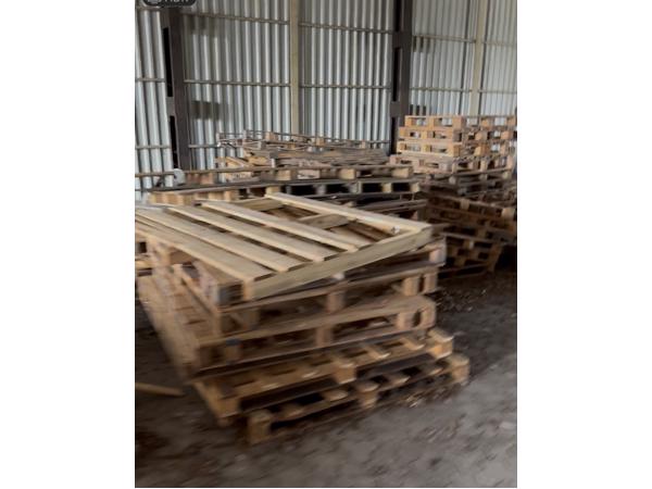 Kapotte Pallets van hout