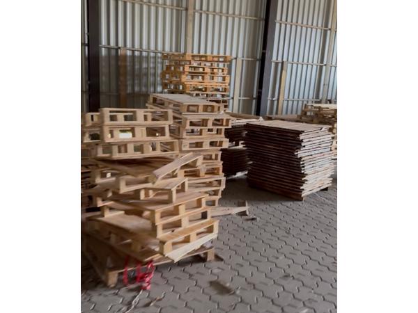 Kapotte Pallets van hout