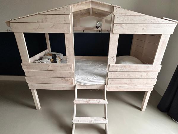 bed huisje voor kinderen