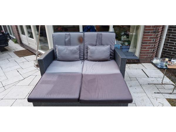 Sofa bed rotan met grote poef