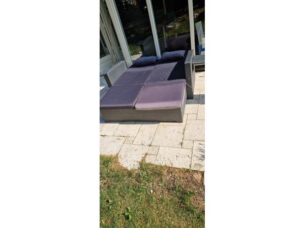 Sofa bed rotan met grote poef