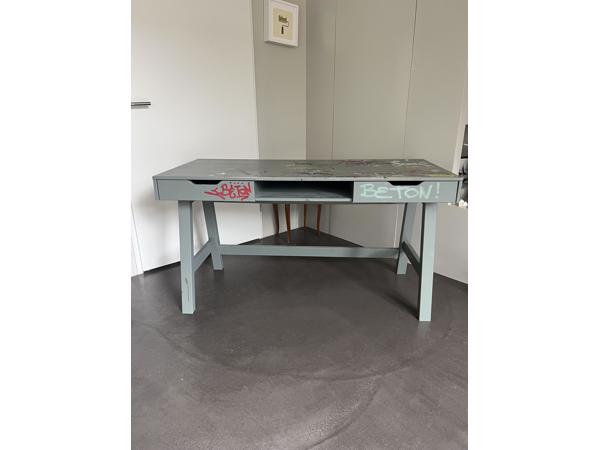 Bureau IKEA heeft een verfje nodig