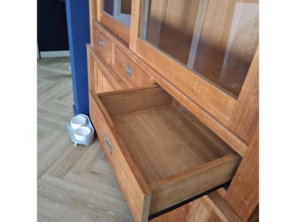 Houten glazen kast