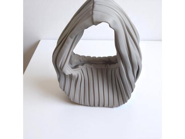 beige schoudertas met brede schouderband
