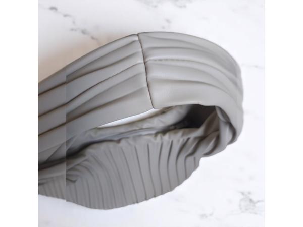 beige schoudertas met brede schouderband
