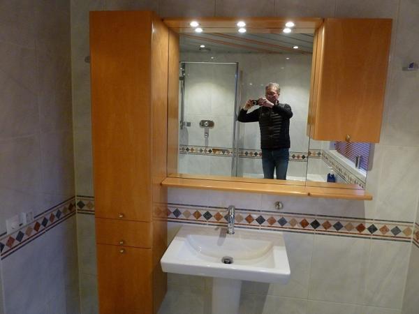 Badkamermeubel met spiegel en wastafel compleet met kraan