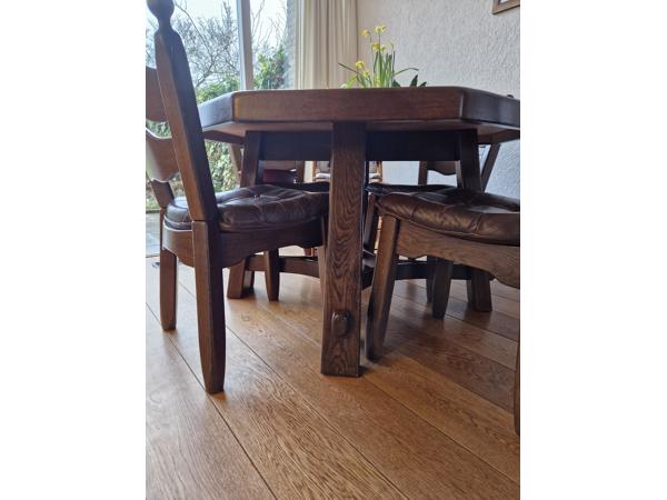 Eiken eettafel en 4 stoelen