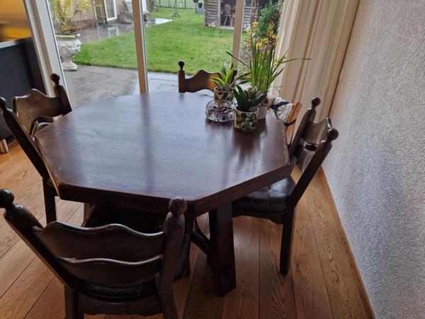 Eiken eettafel en 4 stoelen