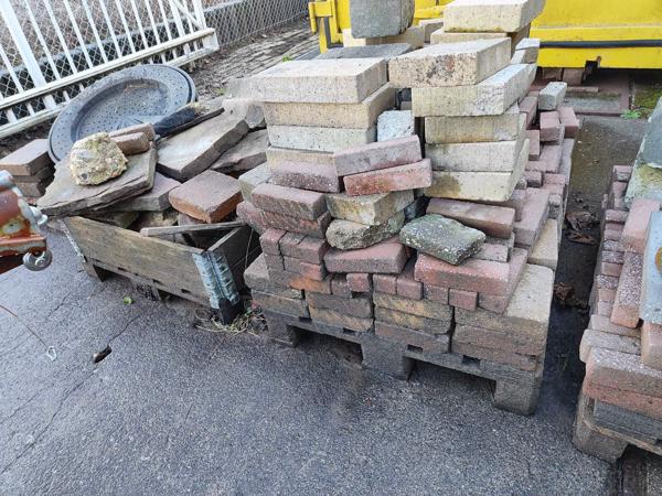 Fraaie stenen voor in de tuin