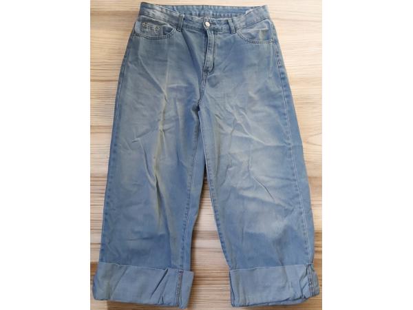 wijde jeans driekwart lang met omslagpijp lichtblauw 32 M/L