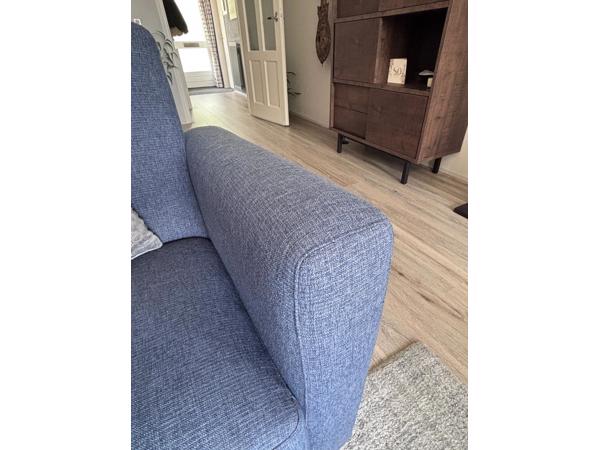 3-zitsbank en 2 losse stoelen in goede staat