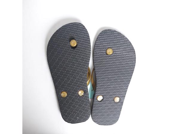 Teenslipper zwart goud met strass steentjes 31