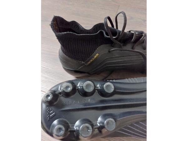Adidas voetbalschoenen maat 44