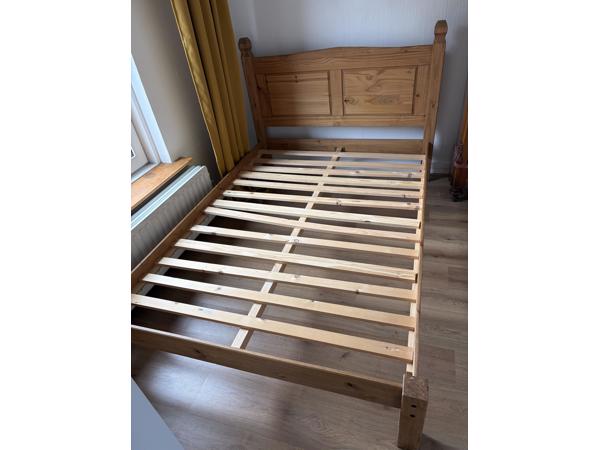 Massief houten bedframe voor 200x140 matras