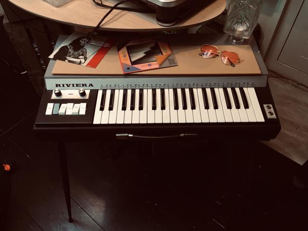 Mijn analoge hart op zoek naar analoge/digitale muziek apparatuur e.d. (defect/werkend).Bijv keyboard/tape/cassette rec./drumcomputer/synthesizer(hobby/reparatie/verzameling))