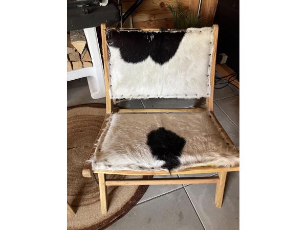 2 Teakhoutenstoelen met vacht