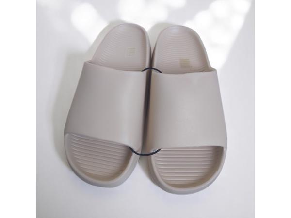 Heren slippers effen beige 45