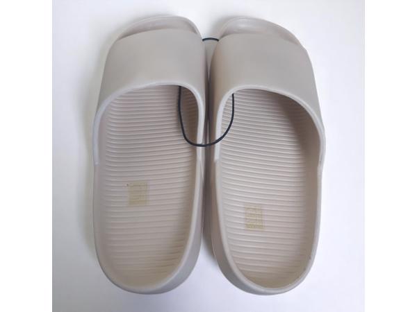 Heren slippers effen beige 45