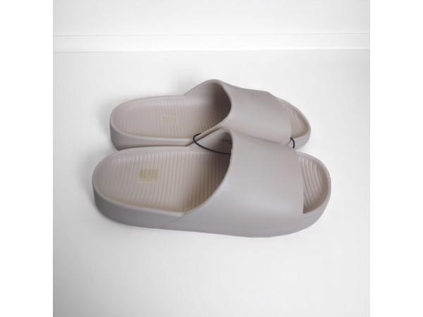Heren slippers effen beige 45