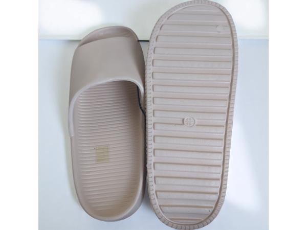 Heren slippers effen beige 45