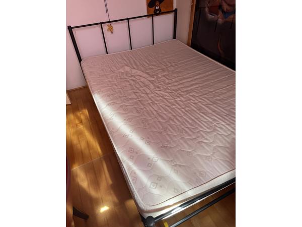 Bed met matras 140x 200