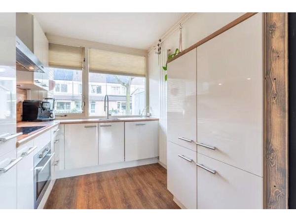 Complete witte hoogglans keuken incl. alle apparatuur