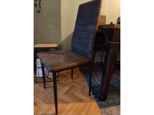 Eethoek tafel+6 gratis stoelen