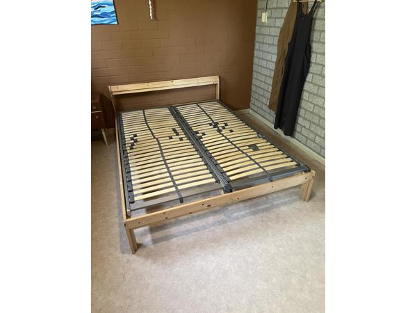 Ikea NEIDEN bedframe + lattenbodem 140x200