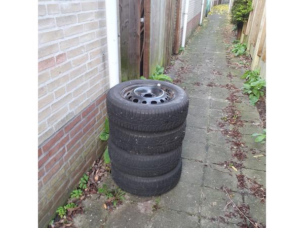4 Kleber winterbanden 175 65 R14 op velgen