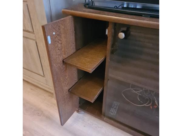 Klein kastje / dressoir met glazen deur