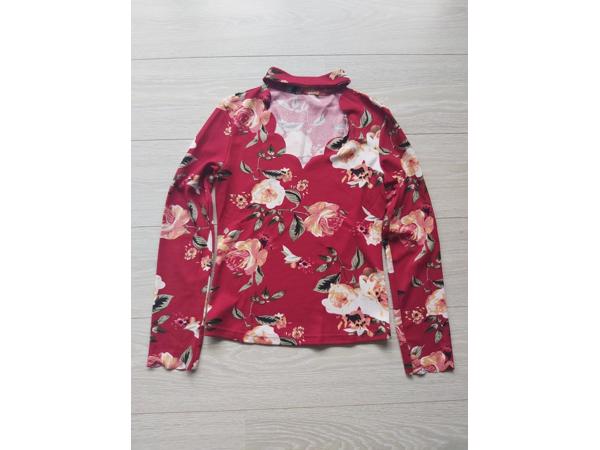 Stretchy shirt rood bloemenprint M