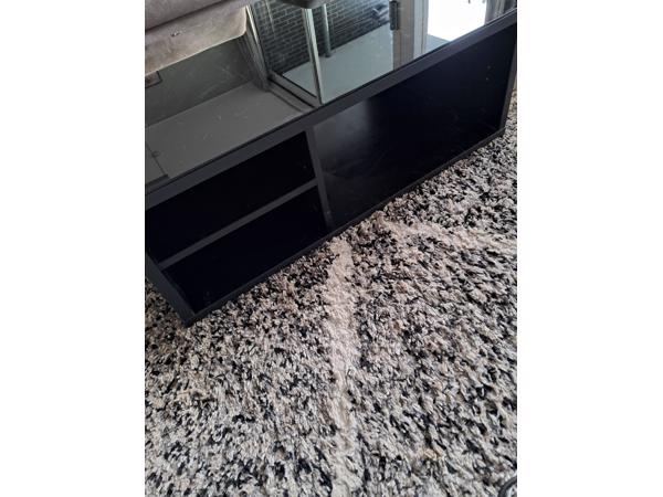 Salon tafel zwart met glazen plaat