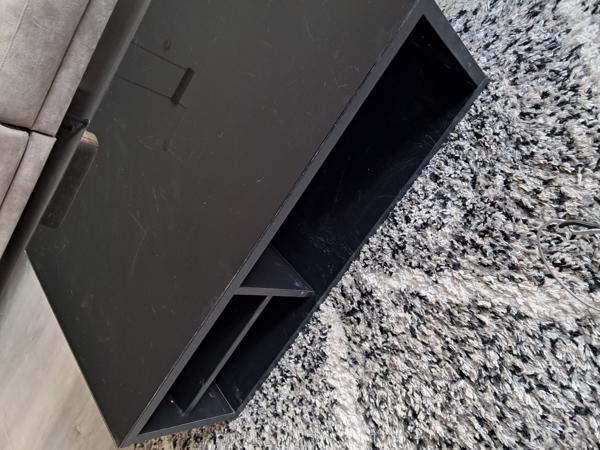 Salon tafel zwart met glazen plaat