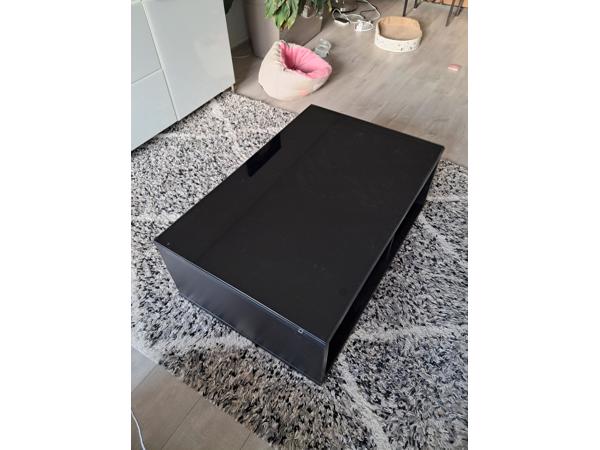 Salon tafel zwart met glazen plaat