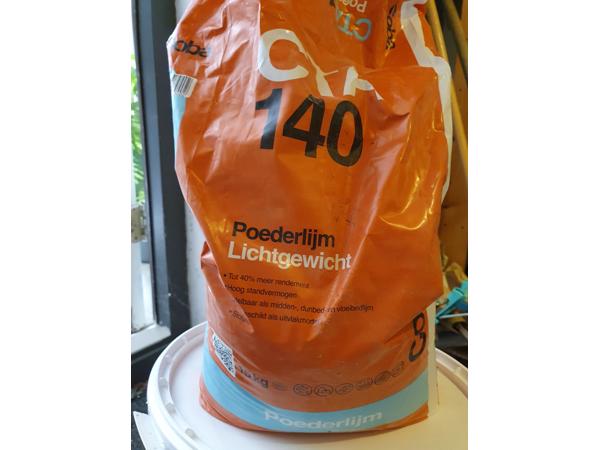 Spuitgips , poederlijm en stuc primer