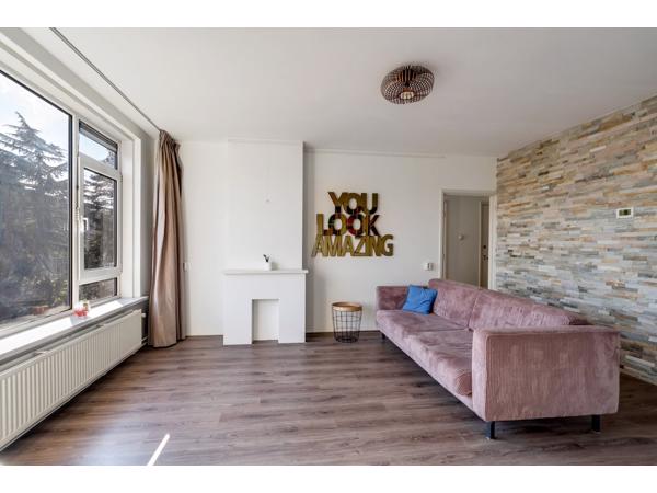 Gratis oud roze rib bank - zsm op te halen op 2e etage