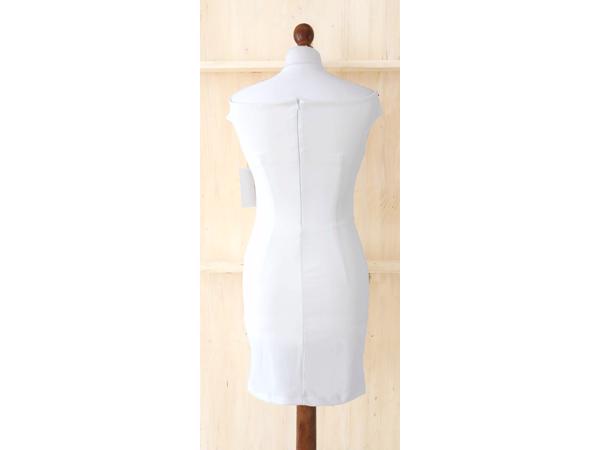 Mooie jurk met carmenhals, wit, 1 maat 34,36,38 (nieuw)