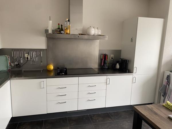 Witte hoekkeuken inclusief apparatuur van Siemens