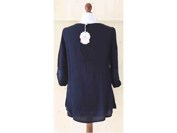 Blouse driekwart mouw, donkerblauw, maat S, M en L    Nieuw