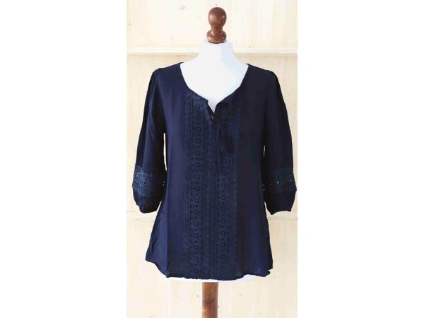 Blouse driekwart mouw, donkerblauw, maat S, M en L    Nieuw