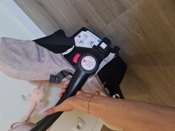 Autostoeltje met voetenzak en speeltjes